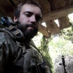 Сильно хитнуло, задзвеніло у вухах, все у крові: боєць після ампутації пише альбом і малює картини