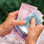 Українцям виплатять гроші до Дня Незалежності: хто отримає до 3100 гривень