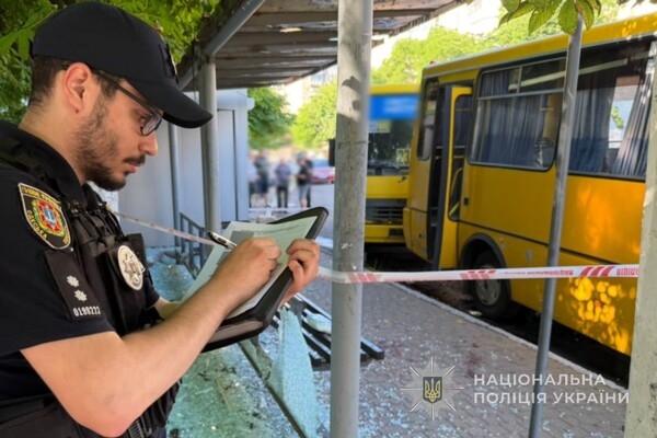 Утренний удар по остановке в Одессе: получили осколочные ранения люди Утренний удар по остановке в Одессе: получили осколочные ранения люди