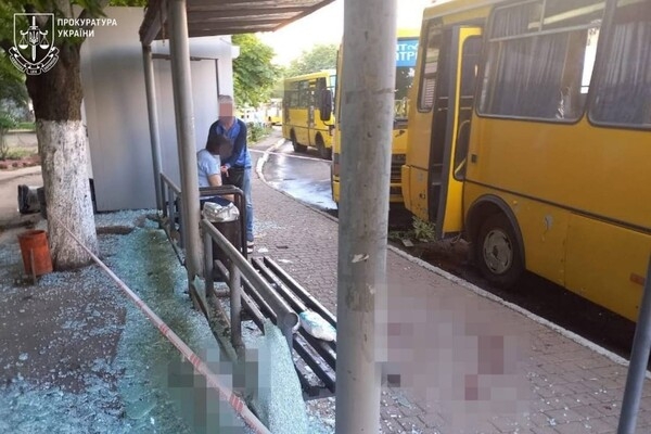Утренний удар по остановке в Одессе: получили осколочные ранения люди Утренний удар по остановке в Одессе: получили осколочные ранения люди
